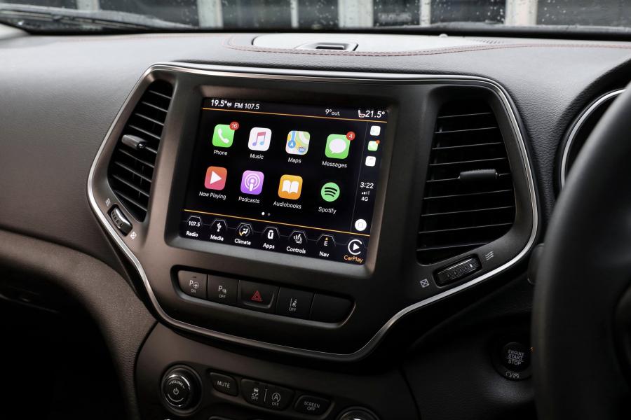 Детали интерьера Jeep Cherokee Trailhawk (KL) 2018 года  (AU) (фото 18 из 42)